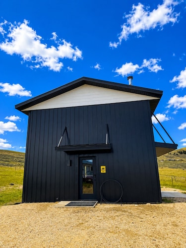 Sapphire Bitterroot Guest House at R2 Ranch in Corvallis, MT