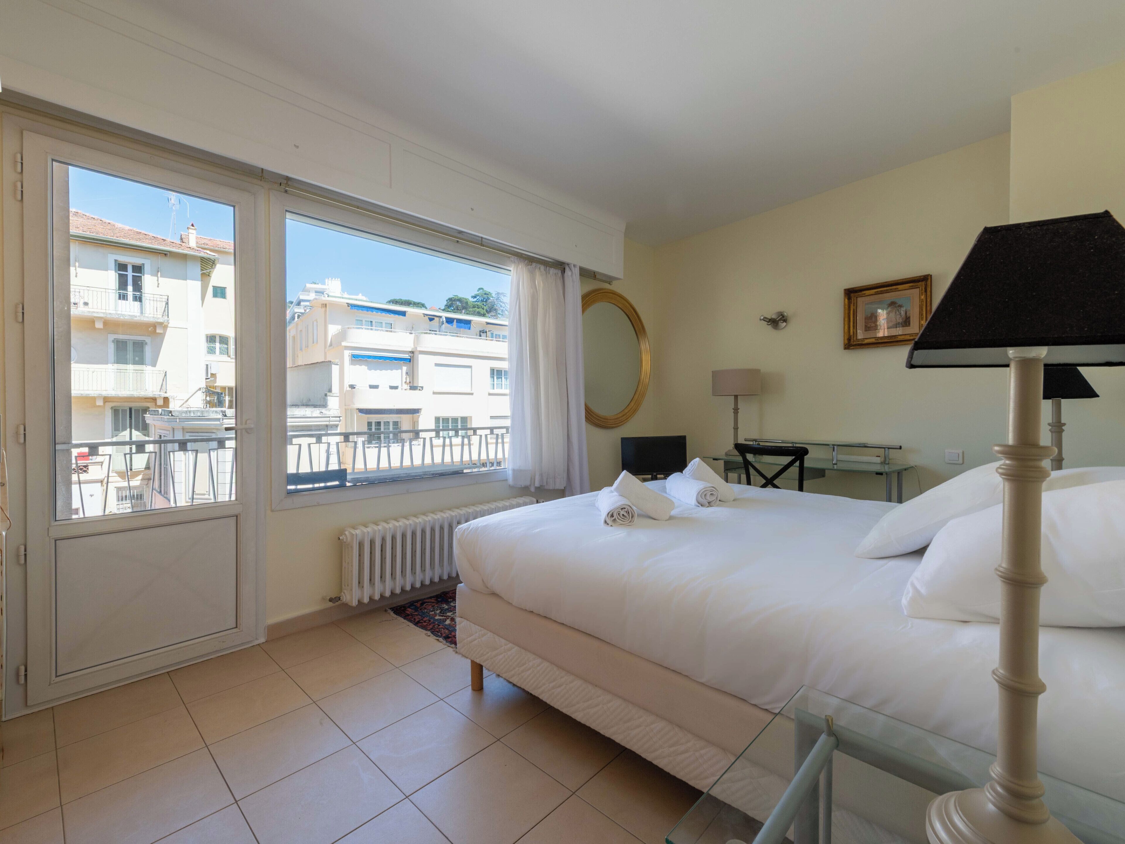 2 bedrooms, iron/ironing board, bed sheets