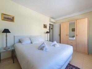 2 Schlafzimmer, Bügeleisen/Bügelbrett, Bettwäsche