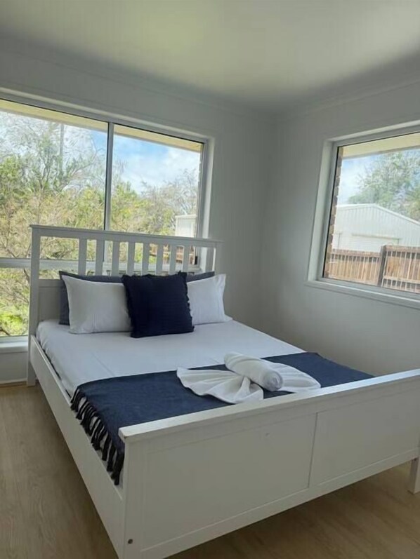 3 bedrooms, iron/ironing board, WiFi