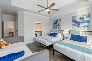 5 bedrooms, iron/ironing board, WiFi, bed sheets - Hill Country Haven | Private Retreat • Pool • Spa (Hays County)