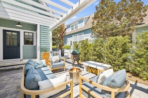 Terrace/patio - 🏖️ Private Beach Access | Fire Pit | Golf Cart | Bikes | Dog Park | Putting Park (Watersound)