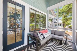 Smart TV, fireplace, books, offices - 🏖️ Private Beach Access | Fire Pit | Golf Cart | Bikes | Dog Park | Putting Park (Watersound)