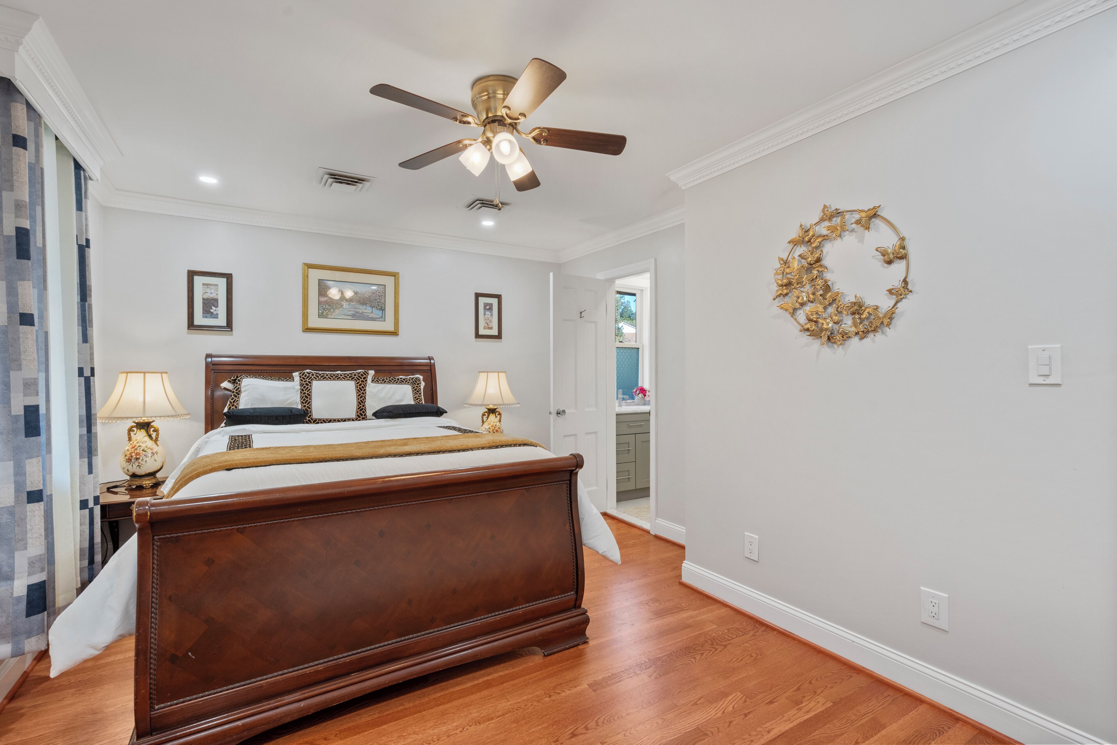 3 bedrooms, iron/ironing board, WiFi, bed sheets