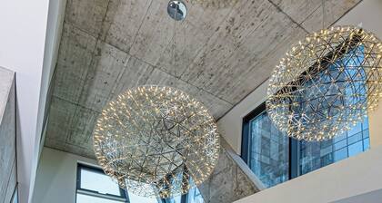 Cityscape View 1 BD Apartment by Domvia