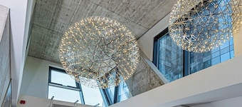 Cityscape View 1 BD Apartment by Domvia