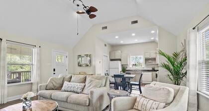 Lovely 1-bedroom house in charming Old Mandeville close to the lakefront!