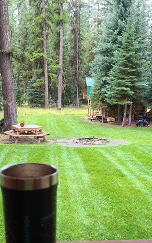 Authentic Log Cabin + Bunkhouse and Hot Tub in Seeley Lake - Sleeps 12