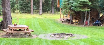 Authentic Log Cabin + Bunkhouse and Hot Tub in Seeley Lake - Sleeps 12