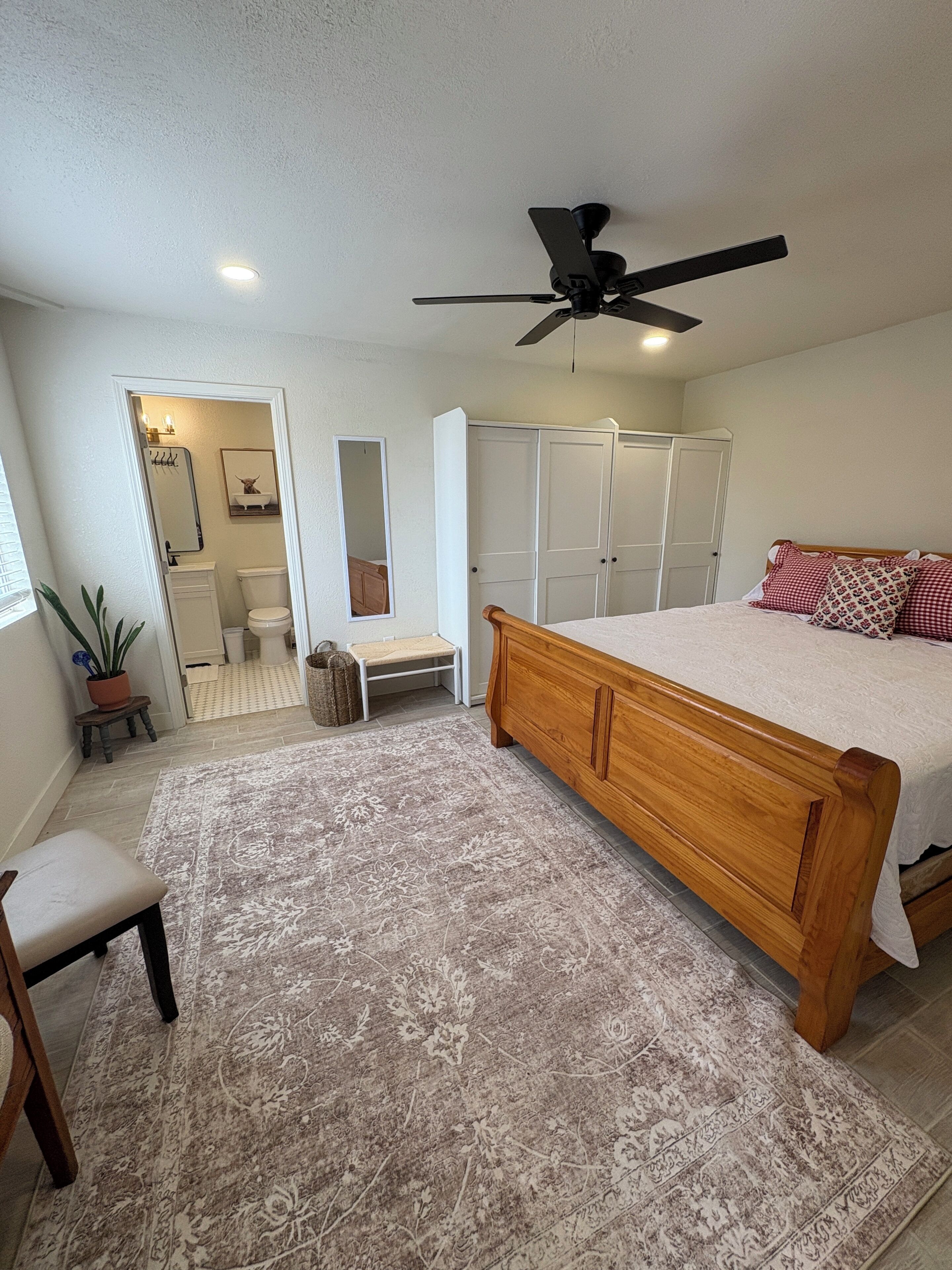 1 habitación, tabla de planchar con plancha, wifi y ropa de cama 