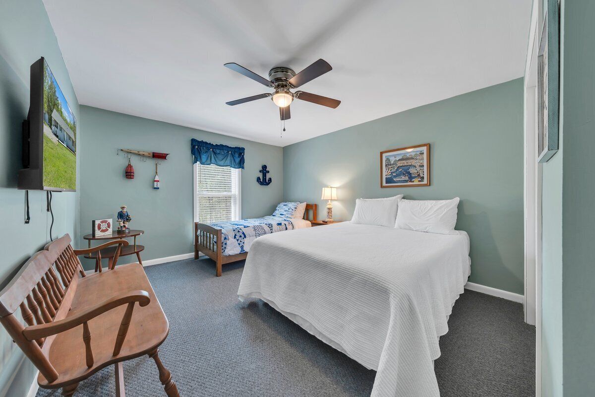5 bedrooms, iron/ironing board, free WiFi, bed sheets
