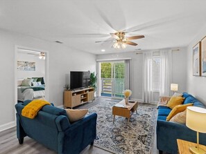 TV - 2BR 2BA Fort Jackson | Fast WiFi + Parking (Dentsville)