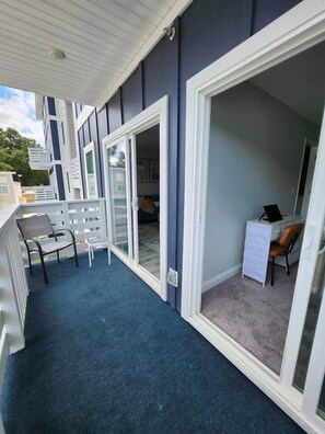 Property grounds - 2BR 2BA Fort Jackson | Fast WiFi + Parking (Dentsville)