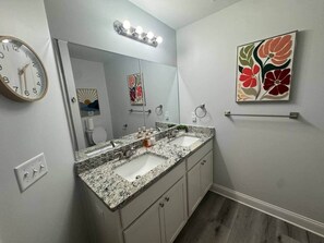 Hair dryer - 3BR 2.5BA Fort Jackson | Fast Wi-Fi + Parking (Dentsville)