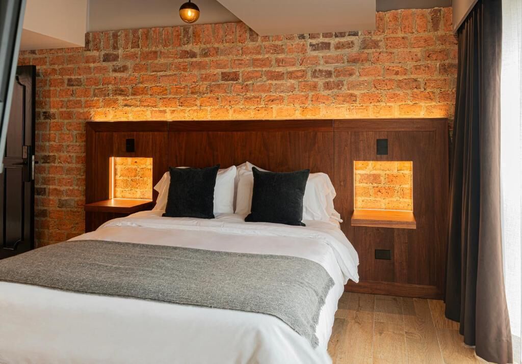 Chambre Double, vue ville | Literie hypoallergénique, minibar, rideaux occultants