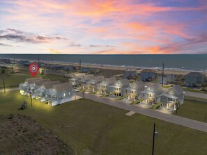 Exterior - Sunny Beachside Bungalow #3 Steps from the Sand in Galveston (Galveston)