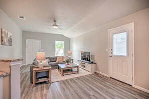 Living area - Beautiful New 3 Bed, 2 Bath, Come and See! (Harker Heights)