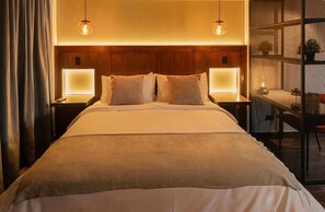 Minibar, desk, laptop workspace, blackout drapes - 5Q House Zona G (Bogotá)