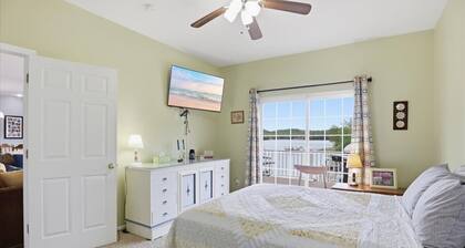 Private Cove Dock, PWC Lifts, Huge Deck & Family Fun