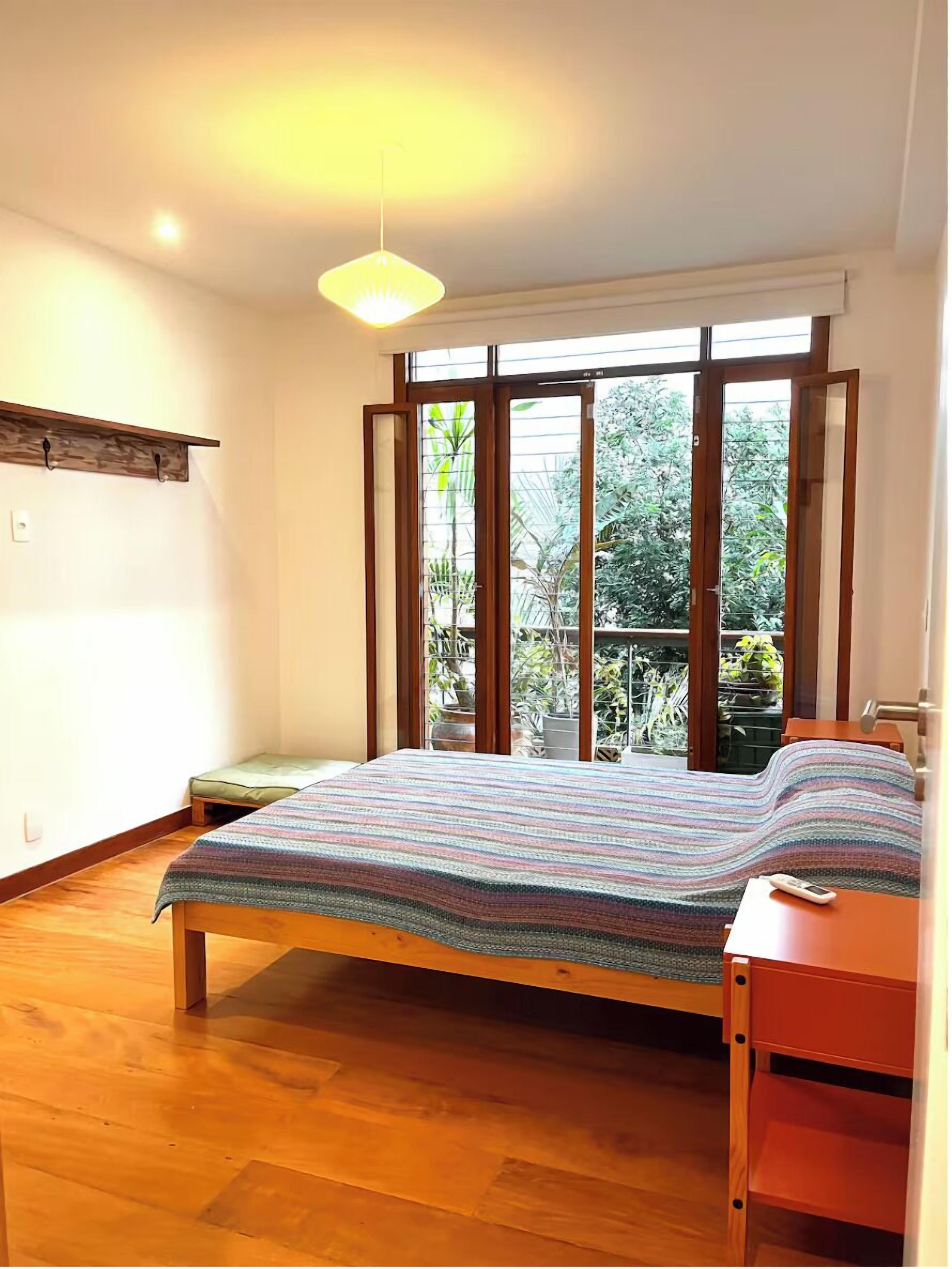 2 quartos, ferros/tábuas de passar roupa, Wi-Fi, roupa de cama