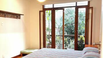 2 quartos, ferros/tábuas de passar roupa, Wi-Fi, roupa de cama
