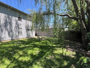 Outdoor dining - Wonderful 3-bedroom home in Indianapolis! With brand new flooring and carpet! (Indianapolis)
