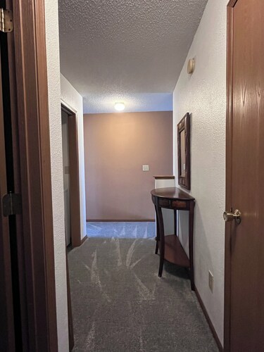 Wonderful 3-bedroom home in Indianapolis! With brand new flooring and carpet!