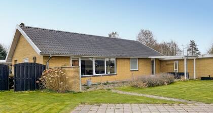 Awesome home in Faaborg with WiFi