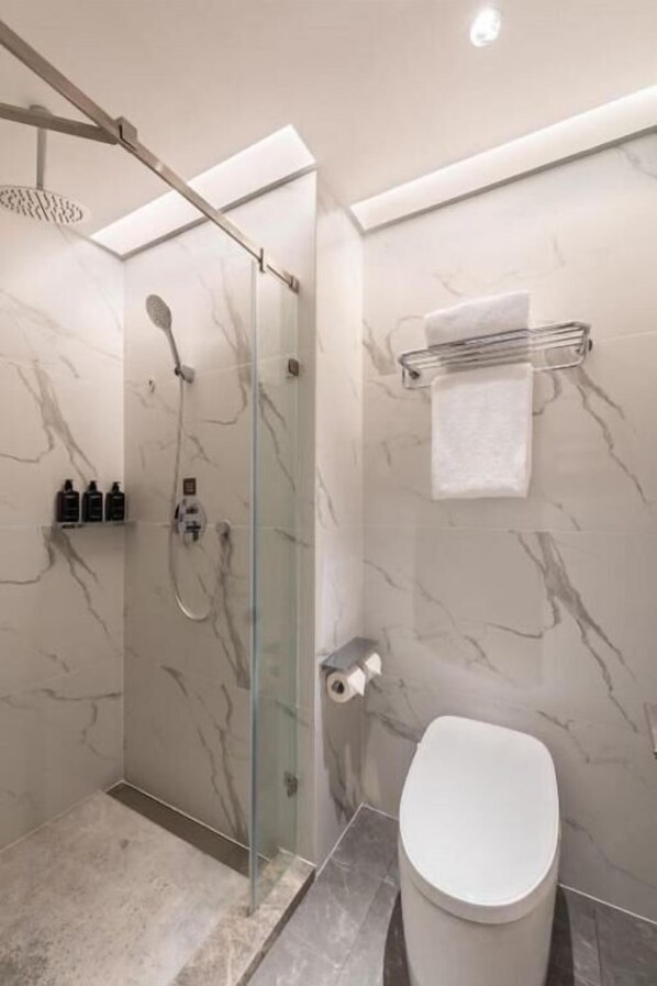 Deluxe-Zweibettzimmer, Stadtblick | Badezimmer