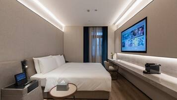 Hypo-allergenic bedding, memory foam beds, free minibar, blackout drapes