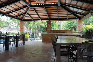 Outdoor dining - Capital O La Joya Del Lago (Chapala)