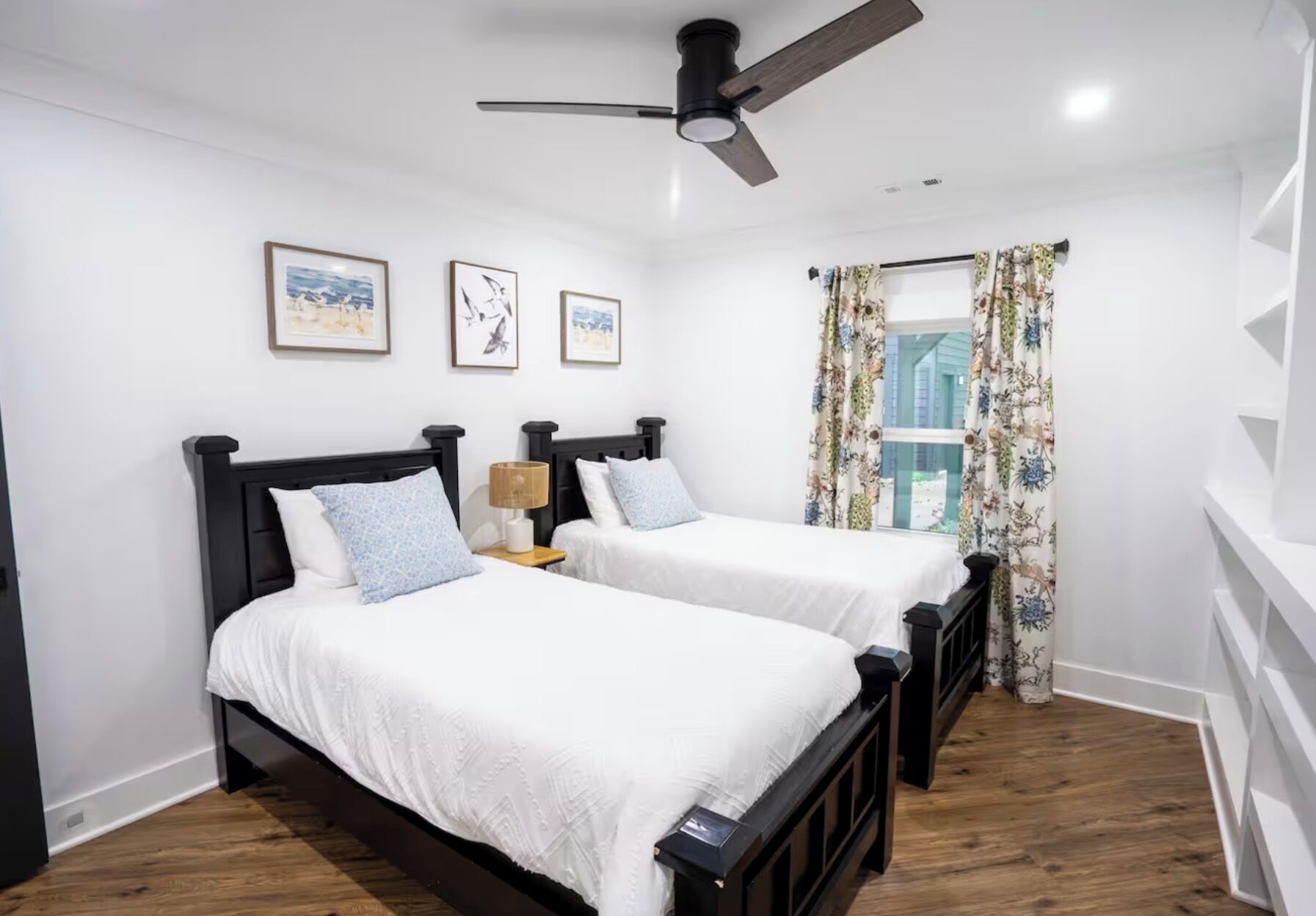 5 bedrooms, iron/ironing board, WiFi, bed sheets