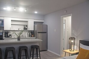 Interior - Your Montrose Studios Sleeps 80/40BR/40BA/30PA (Houston)