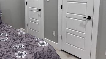 3 habitaciones, escritorio, wifi gratis y ropa de cama