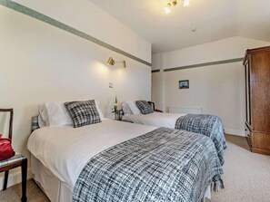 7 bedrooms, iron/ironing board, WiFi, bed sheets