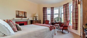 Dunoon - Sleeps 17 - Group Retreat with Parking