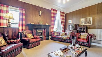TV, fireplace, stereo