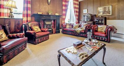 Dunoon - Sleeps 17 - Group Retreat with Parking