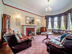 TV, fireplace, stereo - Dunoon - Sleeps 17 - Group Retreat with Parking (Dunoon)