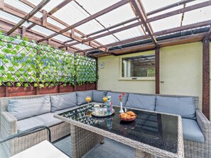 Outdoor dining - Dunoon - Sleeps 17 - Group Retreat with Parking (Dunoon)