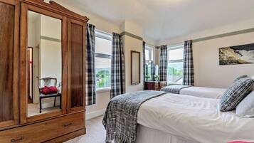 7 bedrooms, iron/ironing board, WiFi, bed sheets