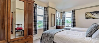 Dunoon - Sleeps 17 - Group Retreat with Parking