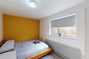 5 chambres, fer et planche à repasser, Wi-Fi, draps fournis