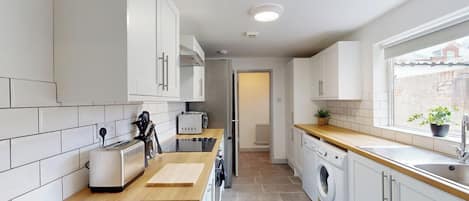 Fridge, microwave, oven