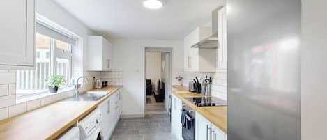 Fridge, microwave, oven