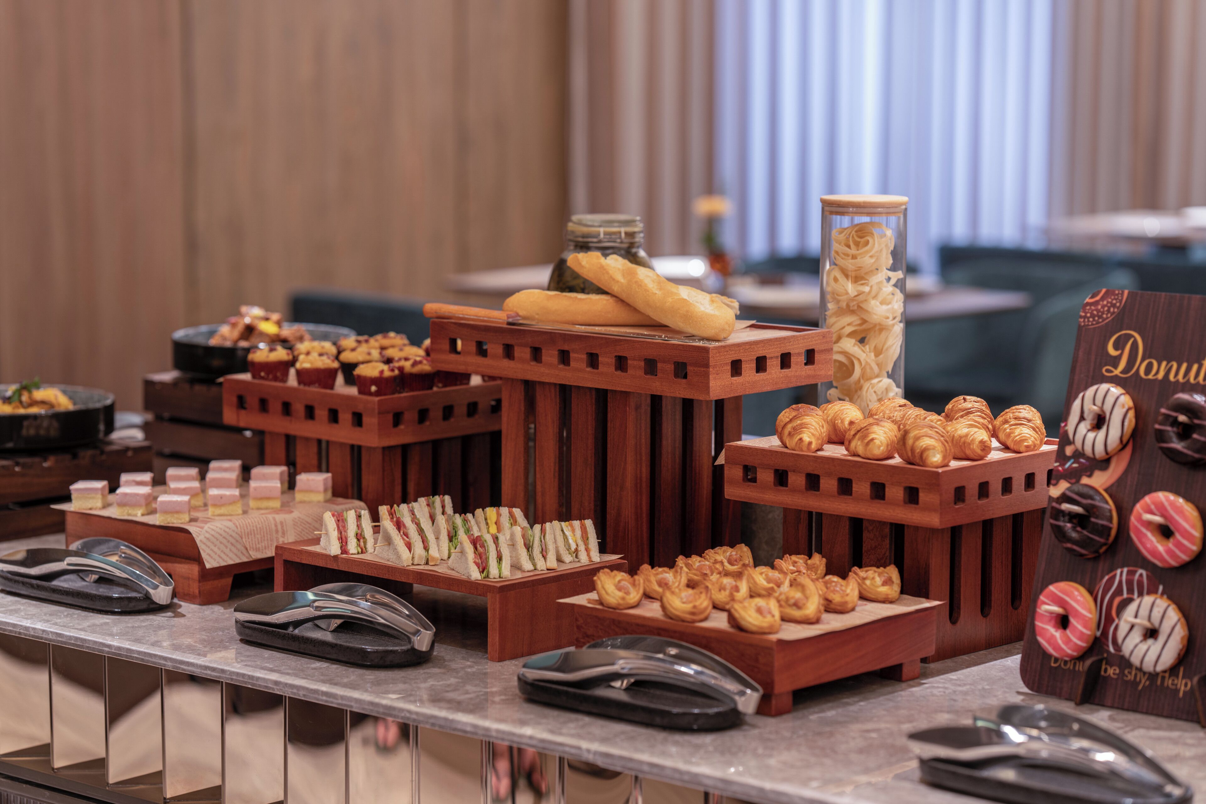 Daily buffet breakfast for a fee