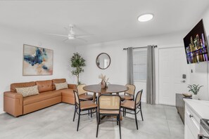 Interior - Bright & Modern 2-Bedroom, 2-Bathroom Apt in Coral Ridge with Pool (fort lauderdale)