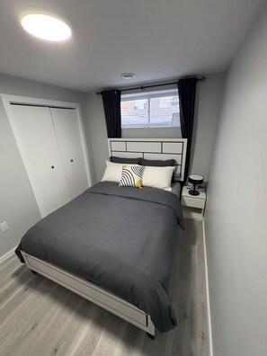 1 chambre, fer et planche à repasser, accès au Wi-Fi (inclus)