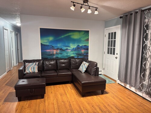 Central Fairbanks 3BR/2BA,  King Bed,  Sleeps 6, Free Laundry