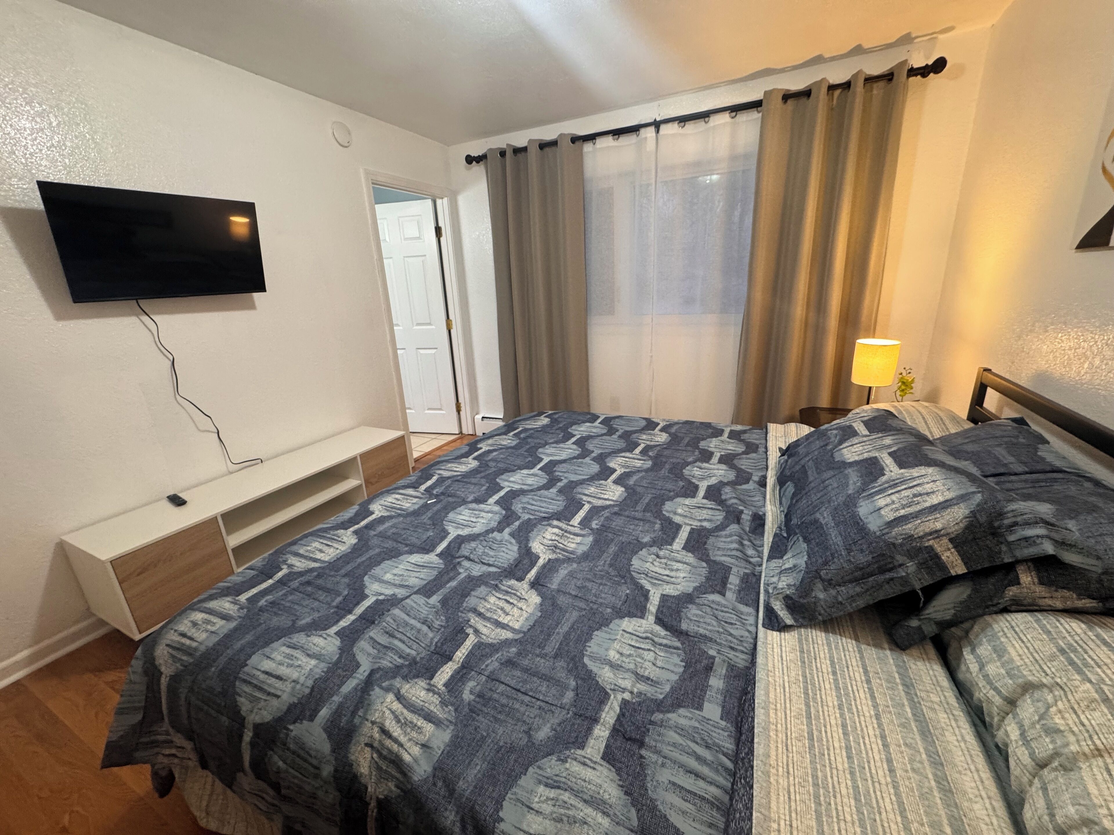 3 bedrooms, iron/ironing board, Internet, bed sheets